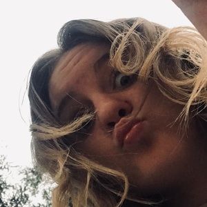 Meet your Posher, Ava